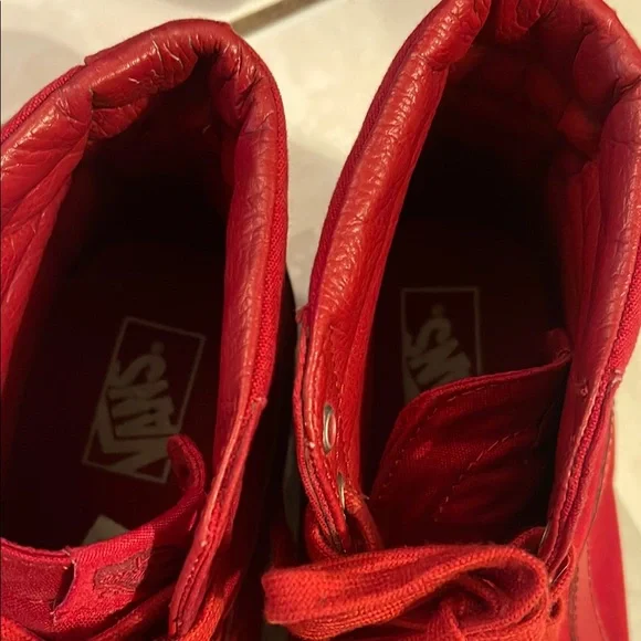 Vans off the wall Classic Red Men's High-Top Sneakers - Picture 3 of 7